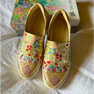 Johnny Was embroidered slipped